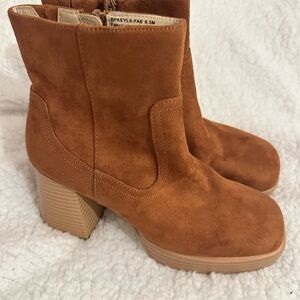 Women's Suede Ankle Boots - Tan